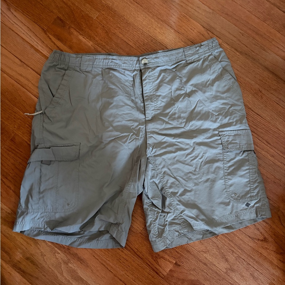 *EUC* Columbia Men's Omni-shade Cargo Shorts XL 10” inseam